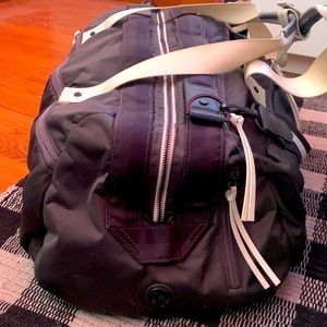 Lululemon Steel Gray Go the Distance Bag. Good condition, see photos 4 more info